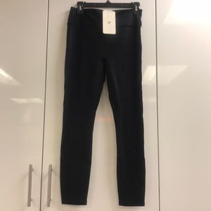 NWT Fabletics Trinity Leggings short length